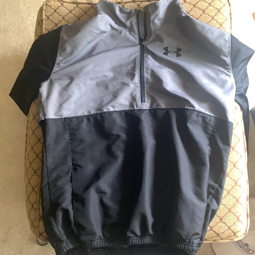 Under Armour pull over black